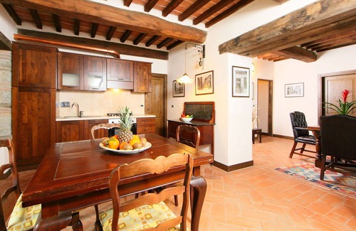 Sansepolcro Villa | Beautiful private villa with hot tub, private pool, WIFI, TV, patio, pets allowed and parking