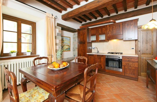 Sansepolcro Villa | Beautiful private villa with hot tub, private pool, WIFI, TV, patio, pets allowed and parking