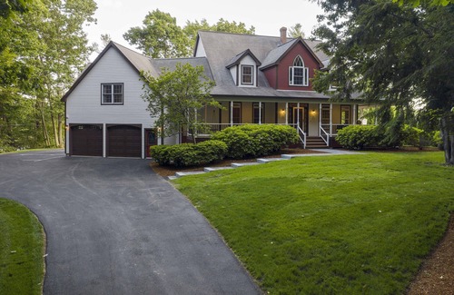Westminster House | Beautiful Private Lakehouse & Infinity Pool Next To Wachusett & Great Wolf Lodge