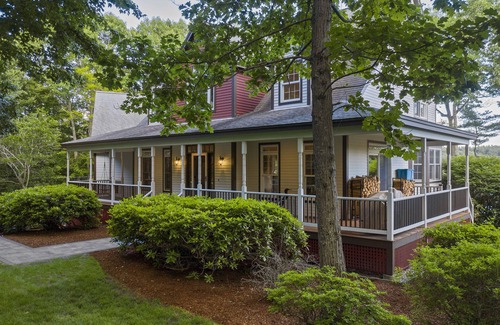 Westminster House | Beautiful Private Lakehouse & Infinity Pool Next To Wachusett & Great Wolf Lodge