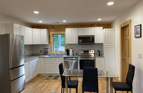 Weare House | Beautiful Private Lakefront new Log Home