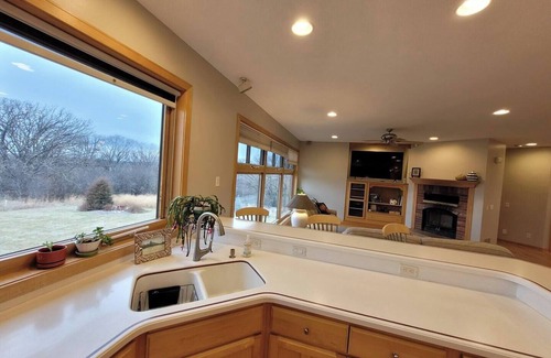Rochester House | Beautiful, Private, Nature & Hot tub! 4 miles to Mayo