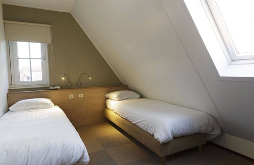 Municipality of Emmen House | Beautiful private villa for 8 guests with WIFI, pool, TV, terrace and parking