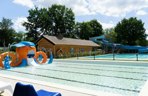 Municipality of Waalwijk House | Beautiful private villa for 4 guests with WIFI, pool, TV, terrace and parking