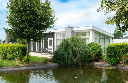 Municipality of Waalwijk House | Beautiful private villa for 4 guests with WIFI, pool, TV, terrace and parking