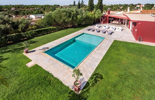 Pata de Cima Villa | Beautiful private villa for 14 people with A/C, WIFI, private pool, TV, patio and parking