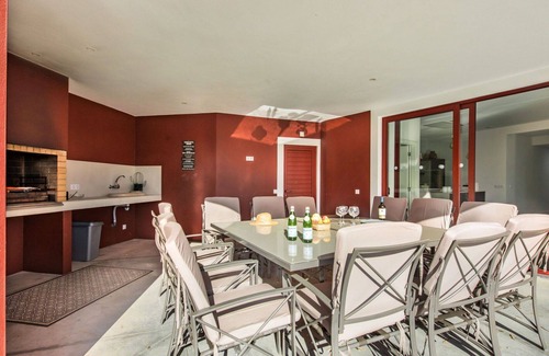 Pata de Cima Villa | Beautiful private villa for 14 people with A/C, WIFI, private pool, TV, patio and parking
