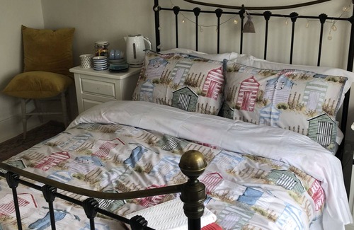 Layer Marney Cottage | Beautiful Private Room With Sea Views (Breakfast Not Included)