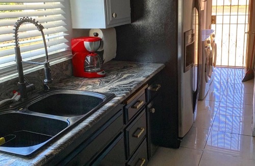 Los Angeles House | Beautiful private residence in quiet neighborhood. 5 mins. from SoFi Stadium