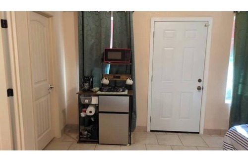 Foothills House | Beautiful private room, garden!