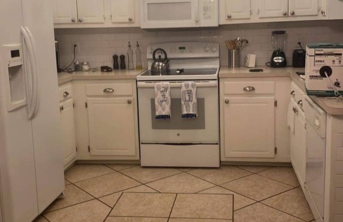 Port Saint Lucie House | Beautiful private 4 bed family home w/pool . Sleep 10 people