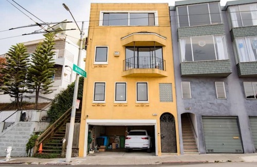 Upper Market House | Beautiful Private Studio Apartment With Stunning 360 View of Downtown