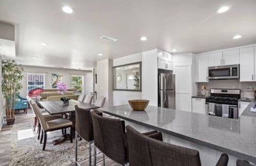 Valencia House | Beautiful, Private, 3 Bd/3-Ba Guesthouse Getaway