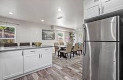 Valencia House | Beautiful, Private, 3 Bd/3-Ba Guesthouse Getaway