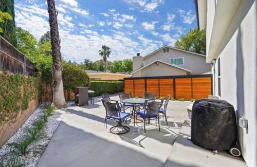 Valencia House | Beautiful, Private, 3 Bd/3-Ba Guesthouse Getaway