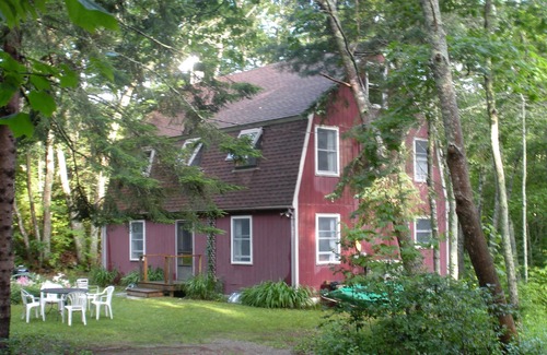 South Bristol House | Beautiful, Private Cottage Five Minute Walk to the Beach
