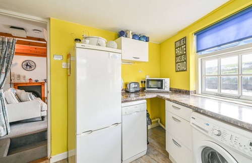 Portmellon House | Beautiful private villa for 4 guests with WIFI, TV, patio, pets allowed and parking