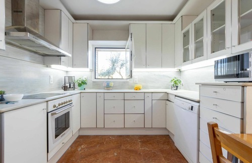 L'Ampolla House | Beautiful private villa for 10 people with WIFI, private pool, A/C, TV, patio and pets allowed