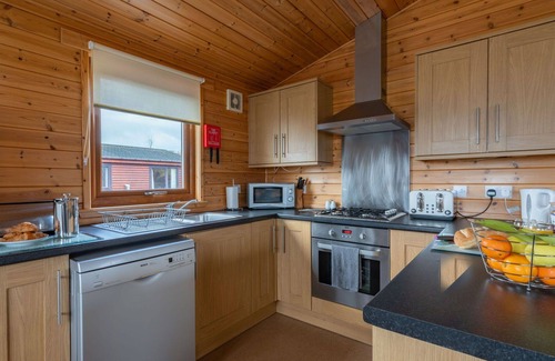 Kinross House | Beautiful private villa for 6 guests with WIFI, TV, balcony, pets allowed and parking
