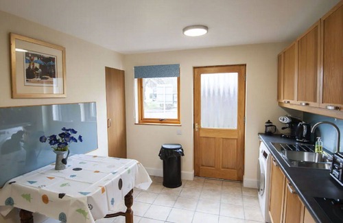 Drumnadrochit House | Beautiful private villa for 6 guests with WIFI, TV, patio and parking