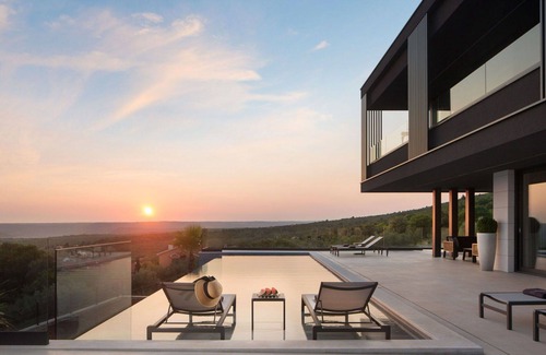 Brovinje Villa | Beautiful private villa with hot tub, A/C, private pool, WIFI, TV, terrace and panoramic view
