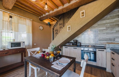 Castelvecchio House | Beautiful private villa with WIFI, hot tub, A/C, private pool, TV, terrace, pets allowed and par.