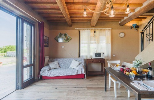 Castelvecchio House | Beautiful private villa with WIFI, hot tub, A/C, private pool, TV, terrace, pets allowed and par.