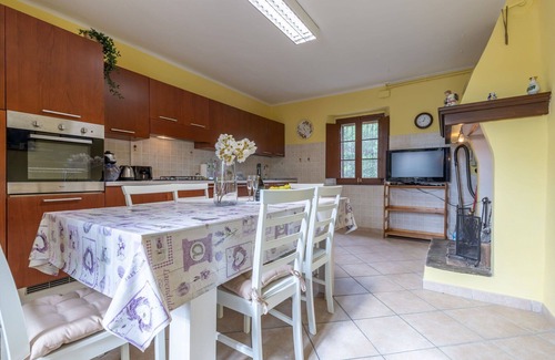 Cartoceto Villa | Beautiful private villa with private pool, WIFI, TV, patio, pets allowed, panoramic view and par.