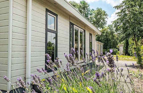 Dordtse Biesbosch House | Beautiful private villa for 4 guests with pool, WIFI, TV, terrace and parking