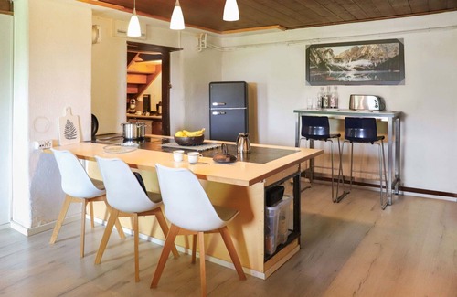 Caux House | Beautiful private villa with WIFI, TV, terrace, pets allowed, panoramic view and parking
