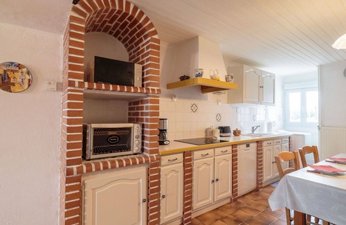 Berneuil Villa | Beautiful private villa for 4 guests with WIFI, TV, terrace, pets allowed and parking