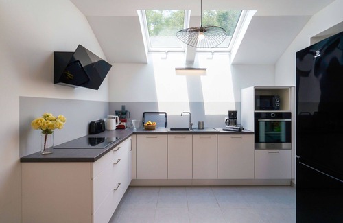 Plovan House | Beautiful private villa for 5 guests with WIFI, TV, terrace and parking