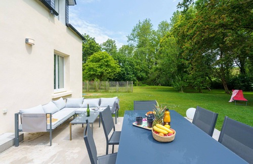 Plovan House | Beautiful private villa for 5 guests with WIFI, TV, terrace and parking