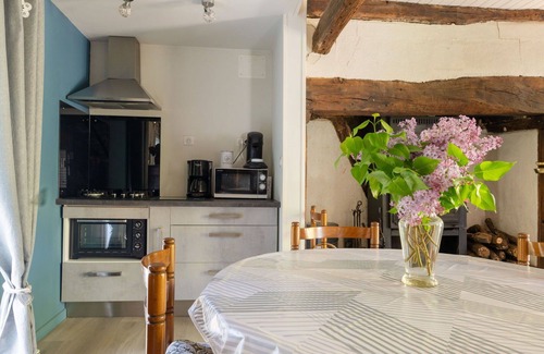 Teyssieu House | Beautiful private villa for 4 guests with TV, terrace, pets allowed and parking