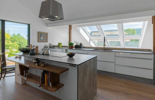 Glen Urquhart Villa | Beautiful private villa for 8 guests with WIFI, TV, terrace, panoramic view and parking