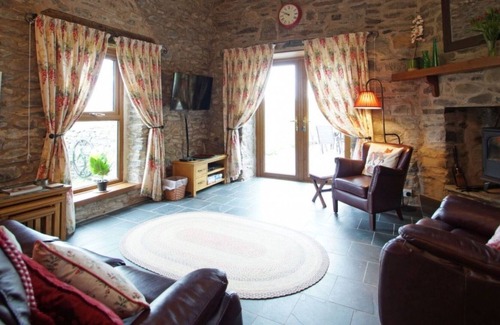 Llanbrynmair House | Beautiful private villa for 5 people with WIFI, TV, patio, panoramic view and parking