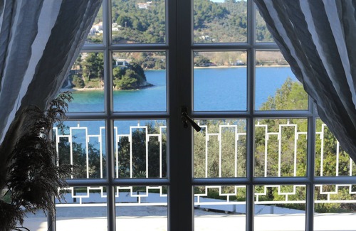 Kanapitsa Villa | Beautiful Private Villa with pool, sea views & 1 minute walk to beach.