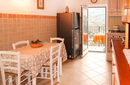 Apricale House | Beautiful private villa for 4 people with WIFI, TV, balcony, pets allowed and parking