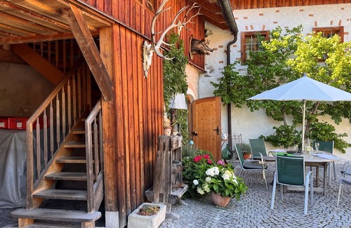 Regau Villa | Beautiful private villa for 8 people with WIFI, TV, terrace and pets allowed