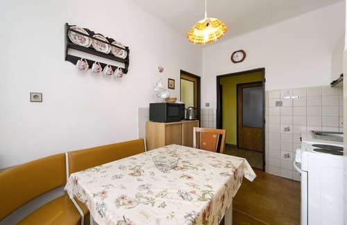 Neurazy House | Beautiful private villa with private pool, WIFI, hot tub, TV, terrace, pets allowed and parking