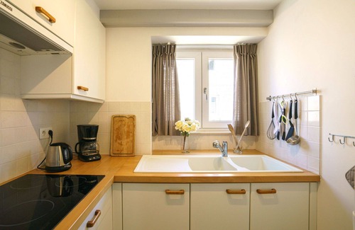 Plogoff House | Beautiful private villa for 4 guests with TV, terrace, pets allowed and parking