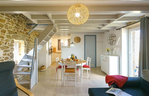 Plogoff House | Beautiful private villa for 4 guests with TV, terrace, pets allowed and parking