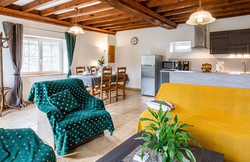 Commes House | Beautiful private villa for 2 people with WIFI, TV, terrace and pets allowed