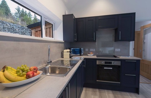 Balnain Villa | Beautiful private villa for 4 people with WIFI, TV, patio, pets allowed, panoramic view and park.