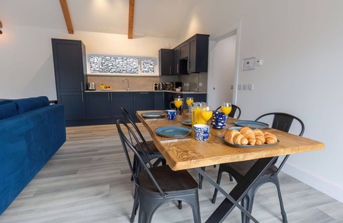 Balnain Villa | Beautiful private villa for 4 people with WIFI, TV, patio, pets allowed, panoramic view and park.