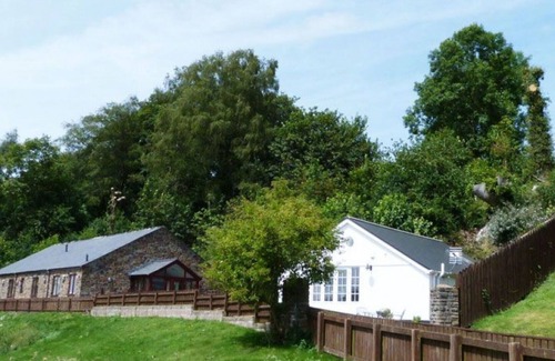 Nantgarw House | Beautiful private villa for 8 guests with WIFI, TV, patio, panoramic view and parking