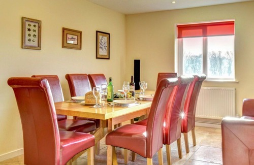 Nantgarw House | Beautiful private villa for 8 guests with WIFI, TV, patio, panoramic view and parking