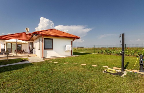 Buzsak House | Beautiful private villa for 5 guests with WIFI, TV, terrace and parking