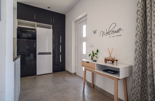 Melres House | Beautiful private villa for 6 guests with WIFI, TV, terrace and parking