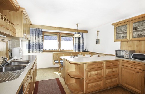 Flirsch House | Beautiful private villa for 10 guests with WIFI, TV, patio, pets allowed and parking